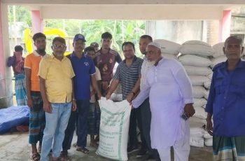 শরীয়তপুরে মা ইলিশ সংরক্ষণে ২৮ হাজার জেলেকে ৭২৩ টন চাল বিতরণ