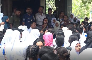 নাটোর সরকারি বালিকা উচ্চ বিদ্যালয়ের প্রধান শিক্ষকের ছুটি, শিক্ষার্থীদের আন্দোলন সফল