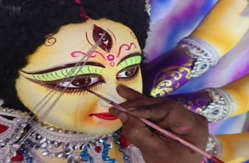 দুর্গাপূজার জন্য ব্যস্ত শিল্পীরা, প্রস্তুতি চলছে সারা দেশে