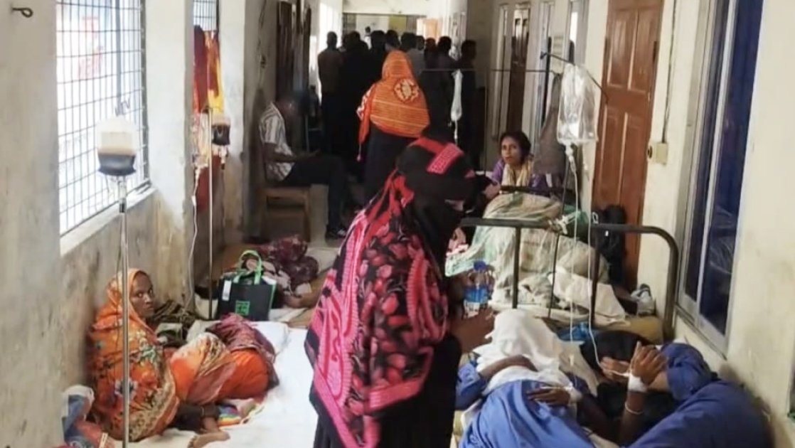 কলাপাড়ায় বিদ্যালয়ে একসঙ্গে অসুস্থ ১০ শিক্ষার্থী, আতঙ্ক ছড়িয়েছে