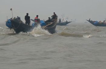 মা ইলিশ রক্ষায় ২২ দিনের নিষেধাজ্ঞা শুরু
