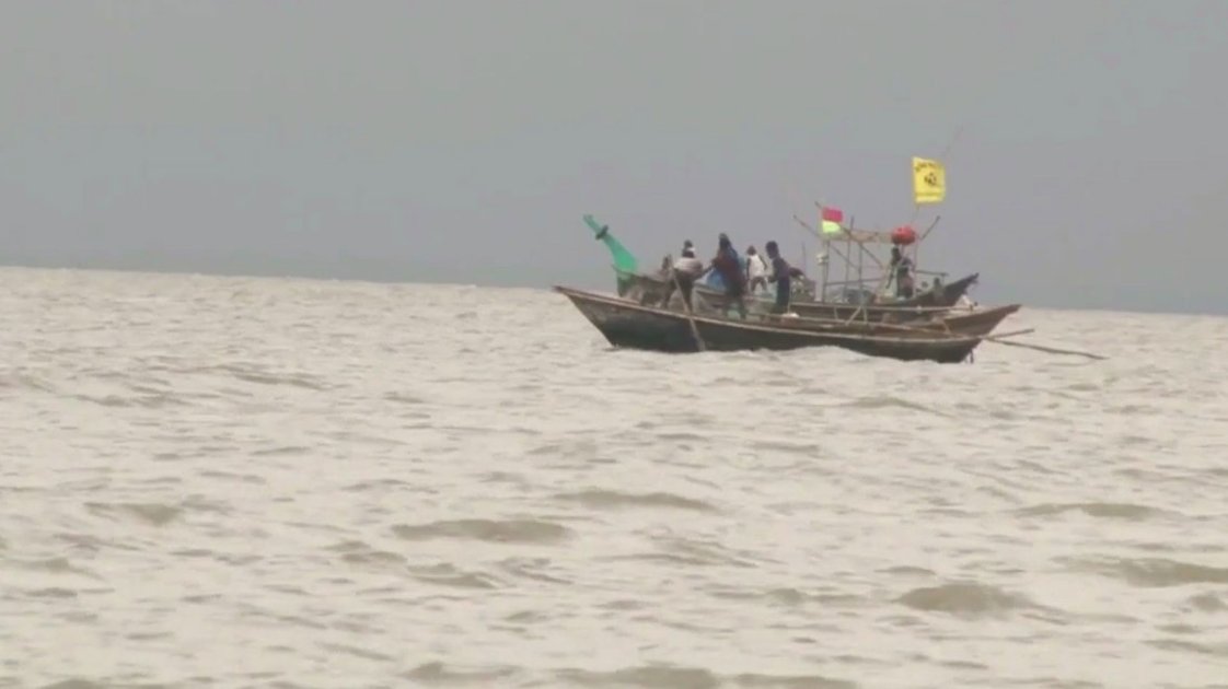 মা ইলিশ রক্ষায় ২২ দিনের নিষেধাজ্ঞা কার্যকর