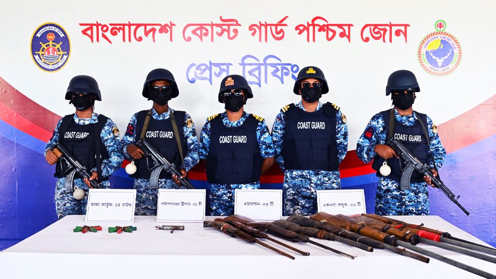 মোংলায় শেলা নদী ফরেস্টে অস্ত্র ও গোলাবারুদ উদ্ধার