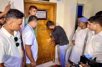 রামেবির উপাচার্যের কক্ষের তালা ভাঙা হলো, গ্রেপ্তার ৩