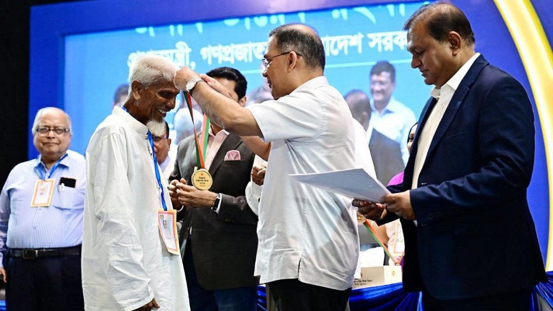 এক টাকার মাস্টার লুৎফর রহমানের রাষ্ট্রীয় স্বীকৃতি, গ্রামবাসীর আনন্দ
