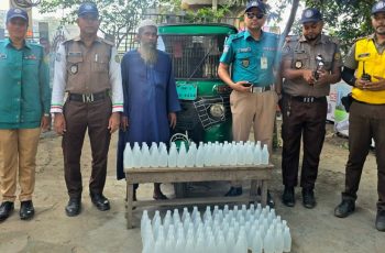 রাজধানীতে ১৪৪ বোতল বাংলা মদসহ সিএনজি চালক আটক