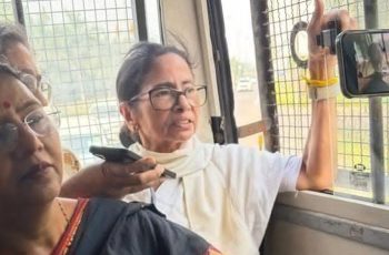 দিল্লিতে আটক মমতা ব্যানার্জি, পুলিশের বিরুদ্ধে ক্ষোভ