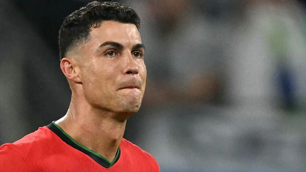 রোনালদো শৃঙ্খলাভঙ্গের অভিযোগে সাময়িক নিষিদ্ধ