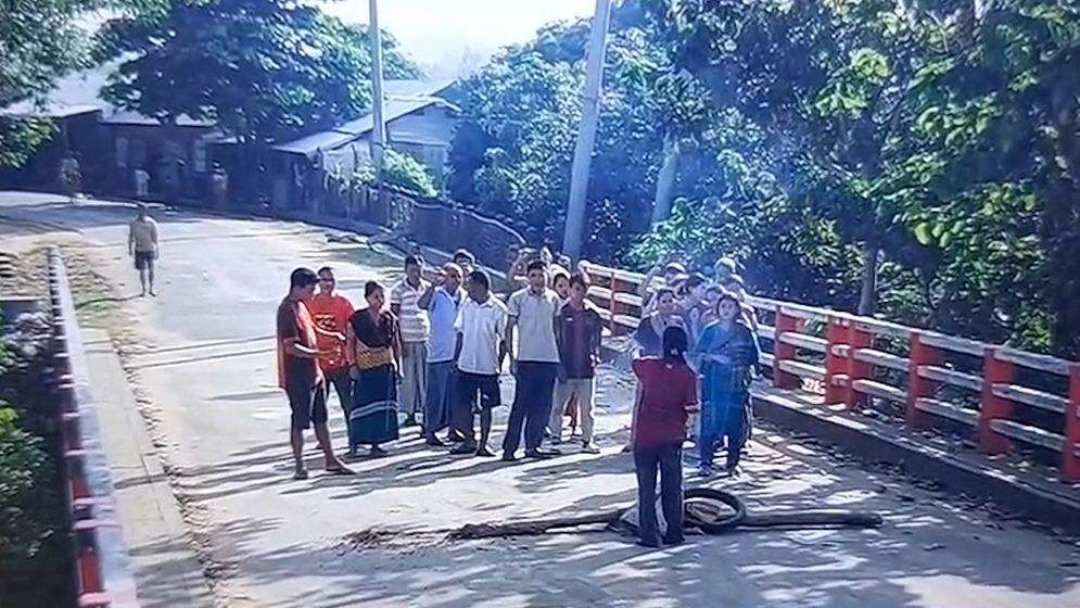 সাজেকে পর্যটন রুটে অনির্দিষ্টকালের অবরোধ, পিকেটিং চলছে