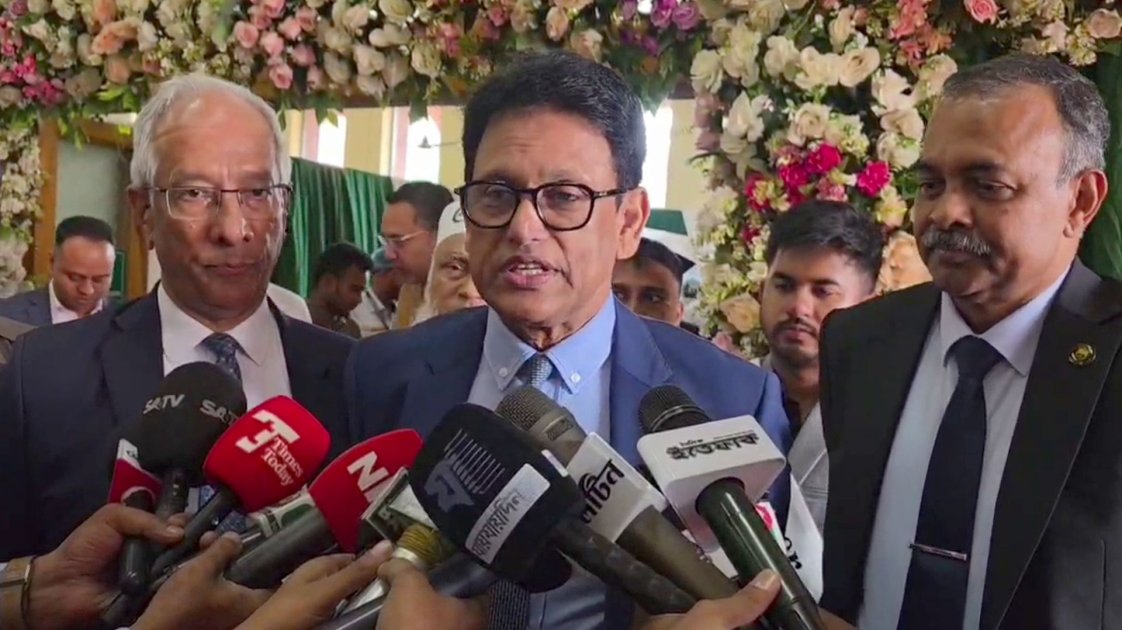 সরকার ডিগ্রিধারী তরুণদের কর্মসংস্থান ও গবেষণায় গুরুত্ব দিচ্ছে