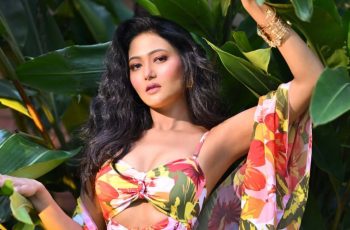 অধরা খানের অভিযোগ: পরিচালকের অপেশাদার আচরণে হলিউডের কাজ হাতছাড়া
