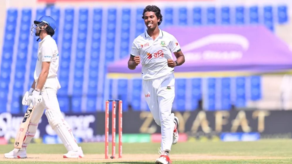 হাসান মাহমুদের হ্যাটট্রিক, ১৫০ রানে এগিয়ে বাংলাদেশ