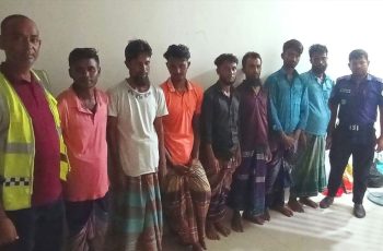 বাউফলে নিষেধাজ্ঞা অমান্য করে ইলিশ শিকার, ২৩ জন আটক