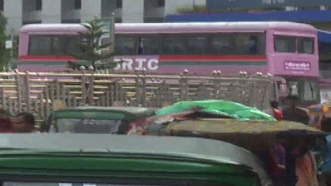 পিংক বাস সেবায় যাত্রী সংকট, দৈনিক লোকসান ৬০ হাজার টাকা
