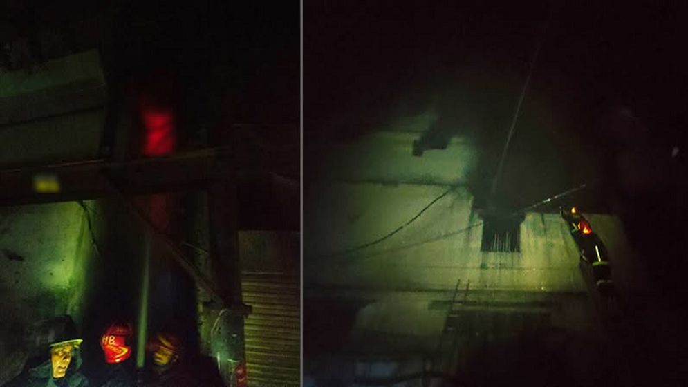 চকবাজারের মনজুর খান প্লাজায় আগুন, ফায়ার সার্ভিসের ৫ ইউনিট কাজ করছে