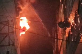 চকবাজারের সাততলা ভবনে আগুন, পাশের ভবনেও ছড়িয়েছে