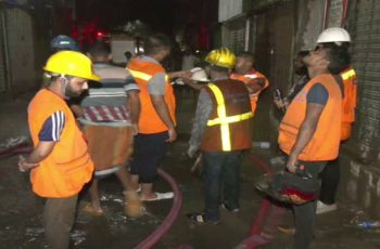 চকবাজারের আগুন: ৯ ঘণ্টার চেষ্টায় নিয়ন্ত্রণ, ক্ষতি কোটি টাকার বেশি