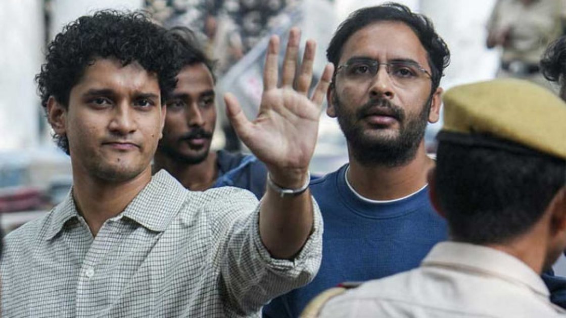 ভারতে ককরোচ পার্টির দুই শীর্ষ নেতা আটক