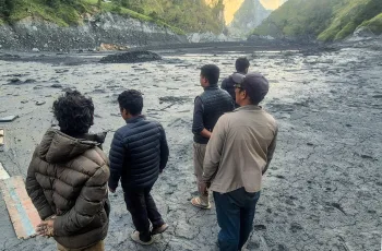 নেপালের গোরখা অঞ্চলে ১০০ এর বেশি বিদেশী পর্যটক বন্যায় আটকা পড়েছে