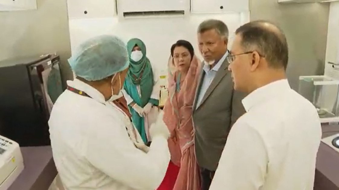 প্রধানমন্ত্রীর পরিদর্শনে নিরাপদ খাদ্য পরীক্ষার ভ্রাম্যমাণ ল্যাব