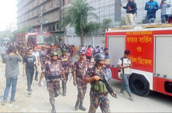 টঙ্গীতে আগুন: উদ্ধার সহায়তায় সেনাবাহিনী ও বিজিবির অংশগ্রহণ