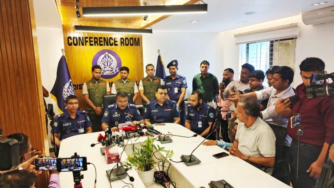 স্বাধীনতার স্বপ্নে ঘর ছাড়ে ৪ ছাত্রী, পুলিশ উদ্ধার করে