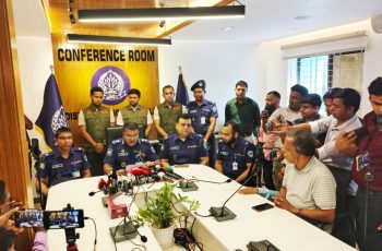 স্বাধীনতার স্বপ্নে ঘর ছাড়ে ৪ ছাত্রী, পুলিশ উদ্ধার করে