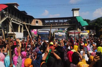উত্তরায় পোশাকশ্রমিকদের সড়ক অবরোধ, ৪ দিন ধরে চলমান বিক্ষোভ