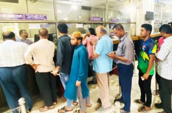 সোনালী ও স্ট্যান্ডার্ড ইসলামী ব্যাংকের লেনদেন দুই দিন বন্ধ