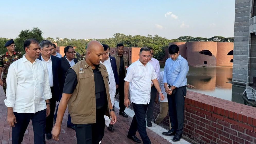 প্রধানমন্ত্রীর সংসদ ভবন পরিদর্শন, পরিচ্ছন্নতা ও সংস্কারের নির্দেশ
