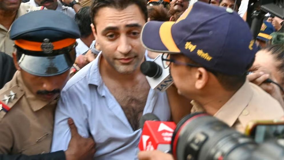 ইমরান খানের দেশ ছাড়ার নির্দেশের বিরুদ্ধে মুম্বাই হাইকোর্টে আবেদন