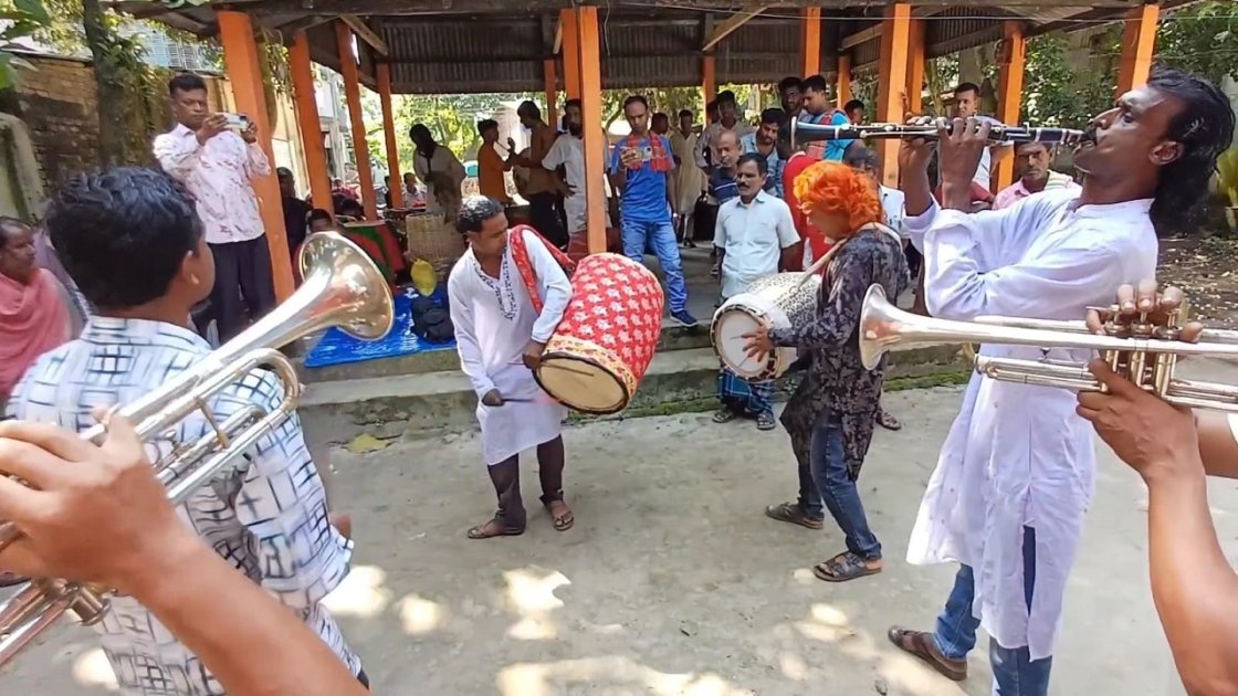 কিশোরগঞ্জের ঐতিহ্যবাহী ঢাকের হাটে বাজনার উৎসব