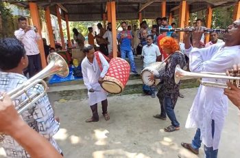 কিশোরগঞ্জের ঐতিহ্যবাহী ঢাকের হাটে বাজনার উৎসব