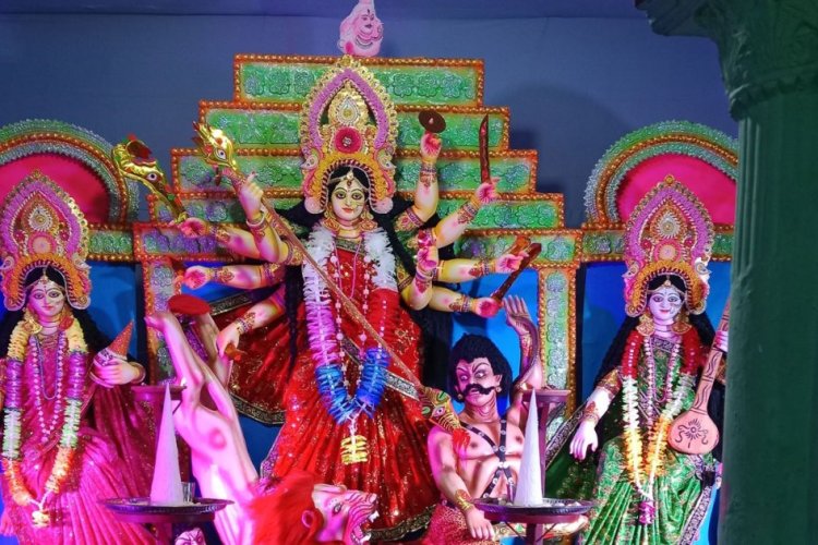 শারদীয় দুর্গাপূজা শুরু, উৎসবের আমেজে মুখরিত দেশ