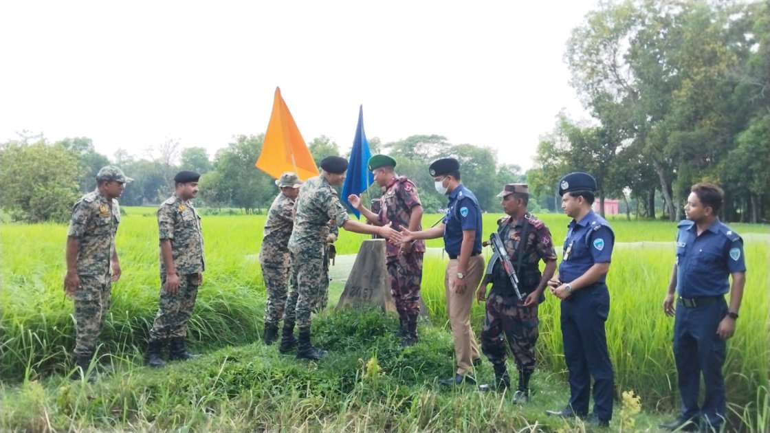 ভারতে ঢুকে পড়া দুই পুলিশ সদস্যকে ফেরত দিল বিএসএফ