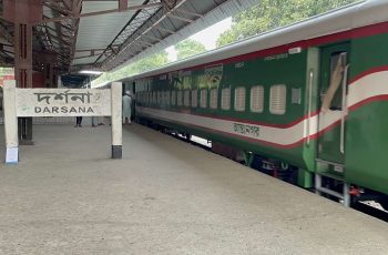 ভারত থেকে কেনা ১৮টি নতুন রেলকোচ দেশে পৌঁছেছে