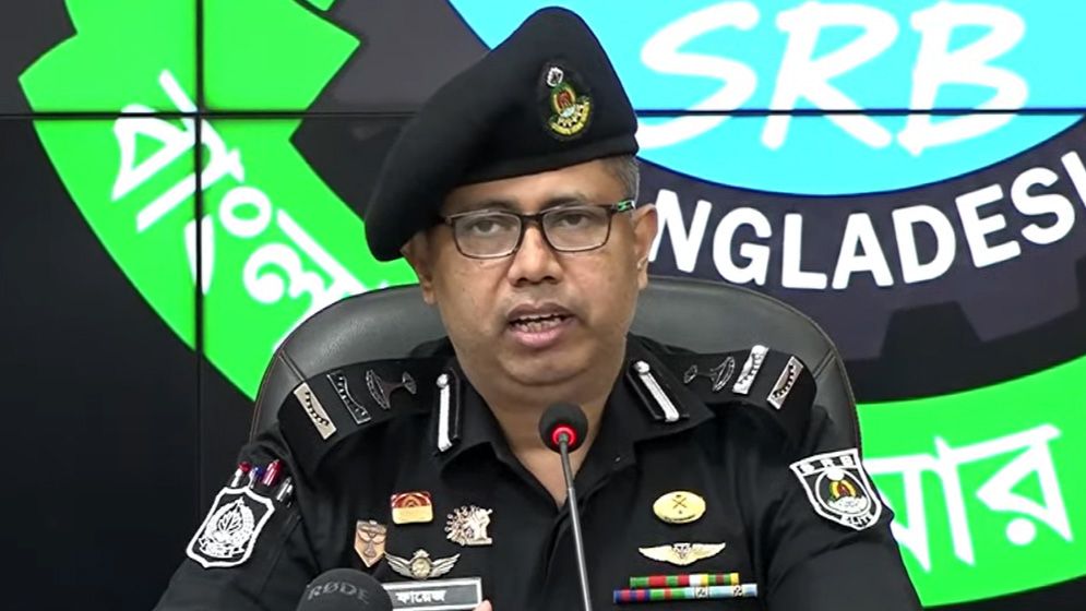 হোয়াটসঅ্যাপে প্রশ্নফাঁস চক্রের ৭ সদস্য গ্রেফতার, ৮-১০ লাখ টাকা আদায়