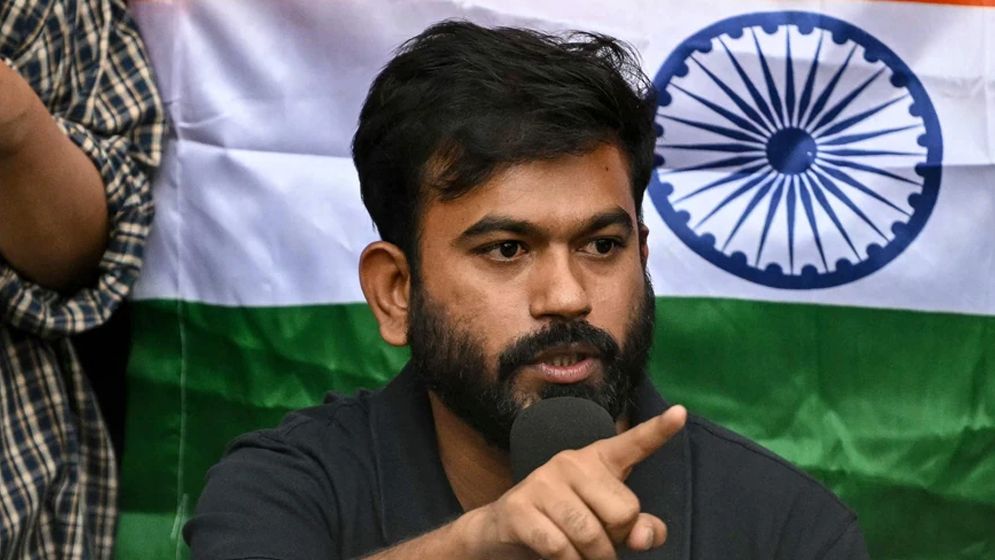 পুলিশের হাতে আটক ককরোচ নেতা অভিজিৎ দিপ
