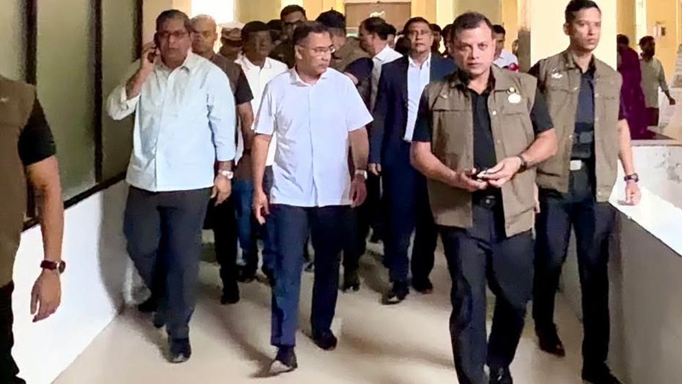 শিশু হাসপাতালে ধূমপানরত চিকিৎসককে বরখাস্ত করলেন প্রধানমন্ত্রী