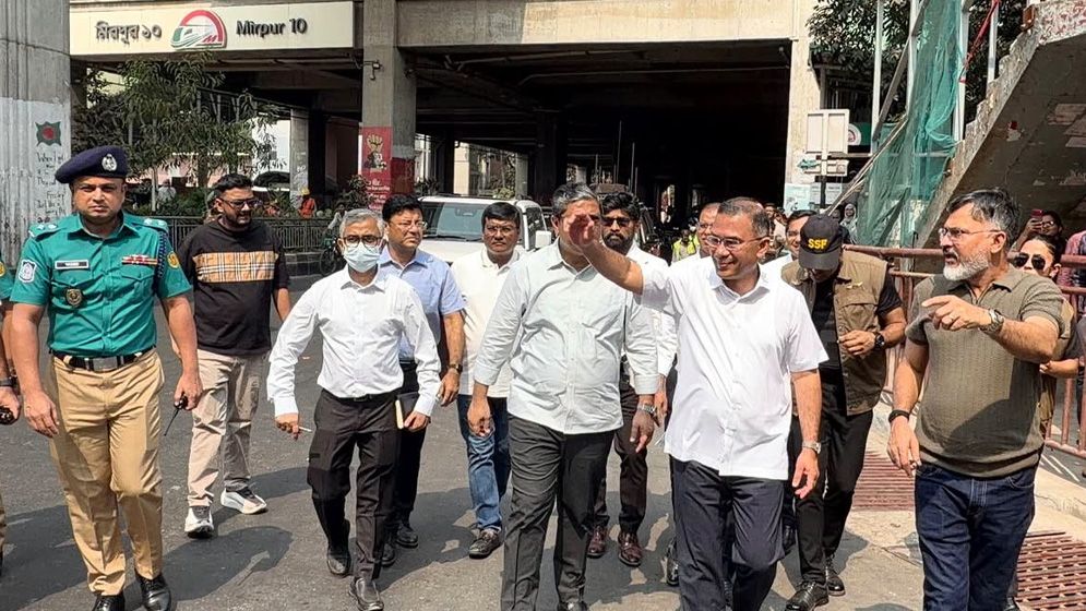 প্রধানমন্ত্রীর আকস্মিক পরিদর্শন: হাসপাতাল ও স্কুলে তড়িৎ নির্দেশনা