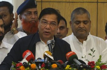 শেখ হাসিনার দেশে ফেরার গুঞ্জনকে হাস্যকর বললেন বিমানমন্ত্রী