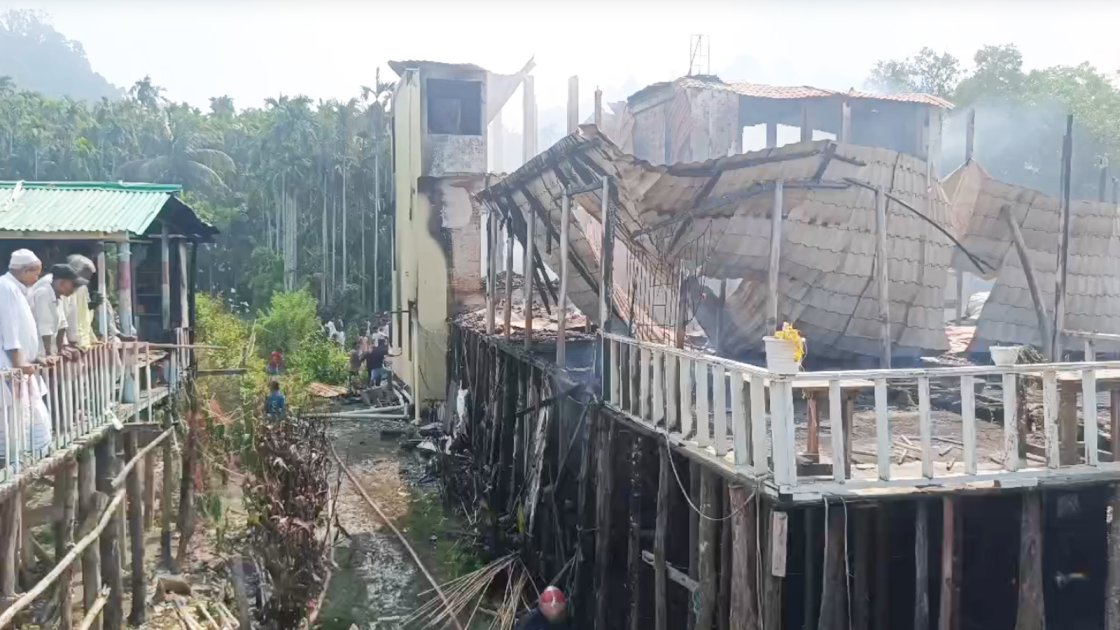 কক্সবাজারে রিসোর্টে অগ্নিকাণ্ডে ১০ জন নিহত, ৬ জন একই পরিবারের