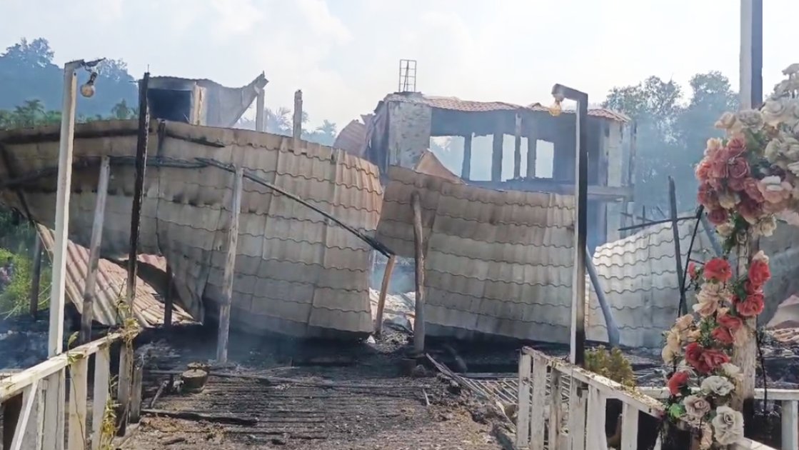 কক্সবাজারের টুপটুপ রিসোর্টে অগ্নিকাণ্ডে ১০ জন নিহত, ম্যানেজার আটক