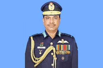 বিমানবাহিনীর সাবেক প্রধান শেখ আব্দুল হান্নান কাতারে গ্রেপ্তার