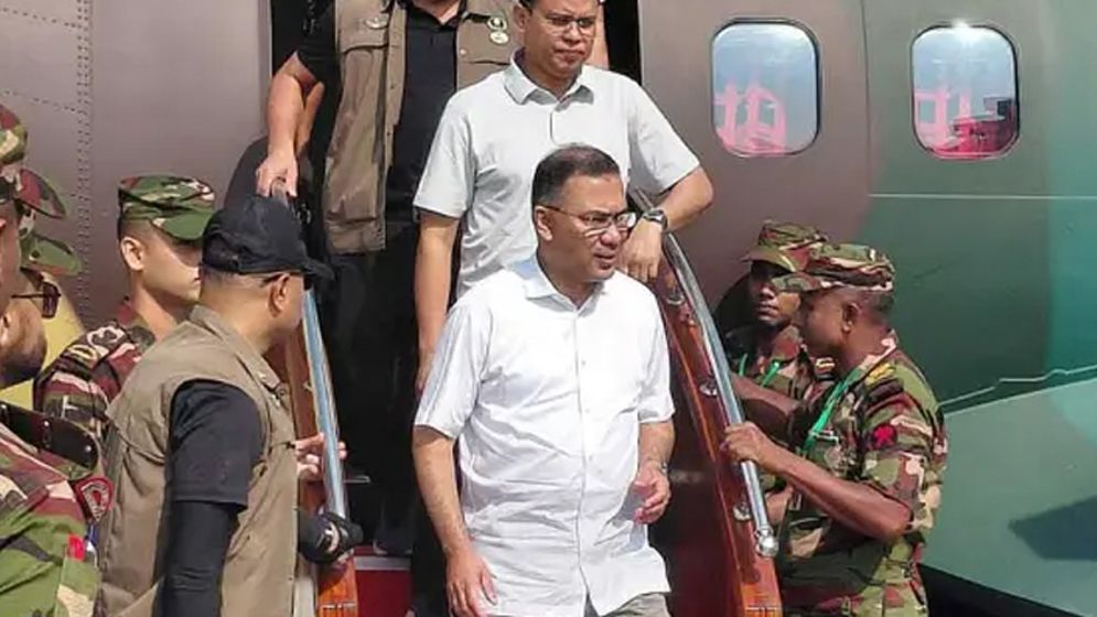 প্রধানমন্ত্রী সৈয়দপুর বিমানবন্দরে পৌঁছেছেন দুর্গাপূজা পরিদর্শনে
