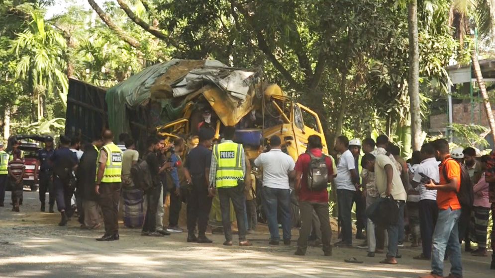 নাটোরে সড়ক দুর্ঘটনায় ১৪ জন নিহত, তদন্ত কমিটি গঠন