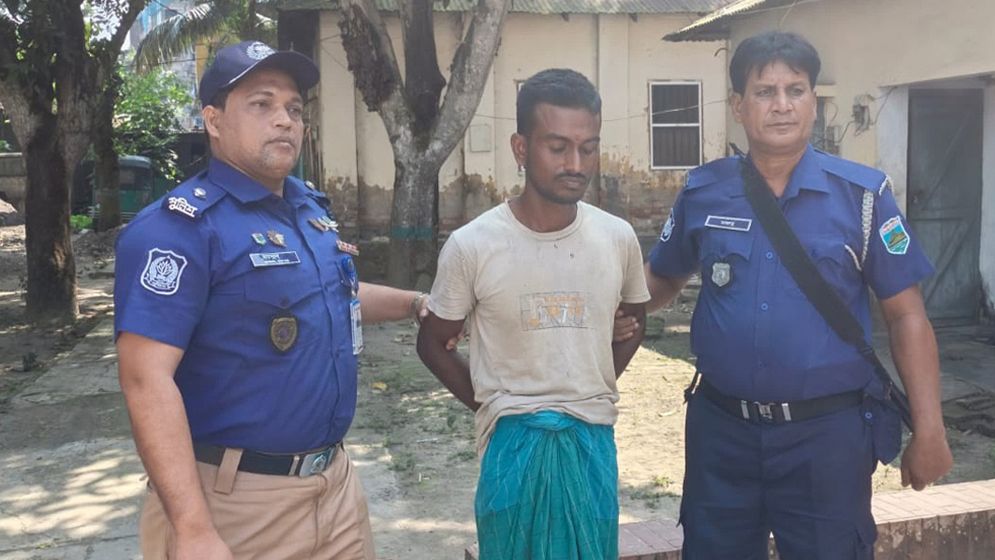 পাবনার ফরিদপুরে মাকে জবাই করে হত্যা, ছেলে আটক