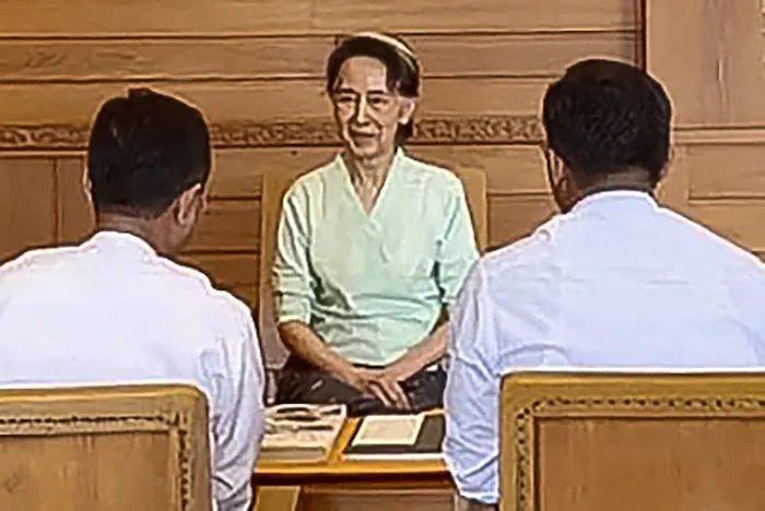 মিয়ানমারের আটক নেতা সু চির জন্য রাজা চার্লসের পাঠানো প্যাকেজ
