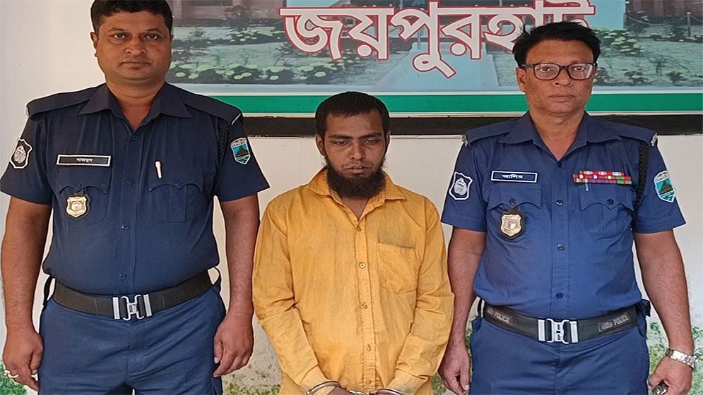 জয়পুরহাটে পাঁচ বছরের শিশুকে ধর্ষণচেষ্টার অভিযোগে যুবক গ্রেফতার