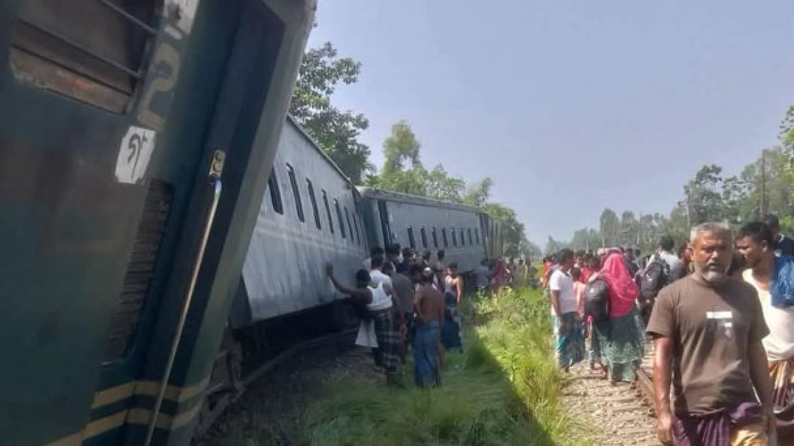 কুমিল্লায় কর্ণফুলী কমিউটার ট্রেনের বগি লাইনচ্যুত, ঢাকা ট্রেন চলাচল বন্ধ